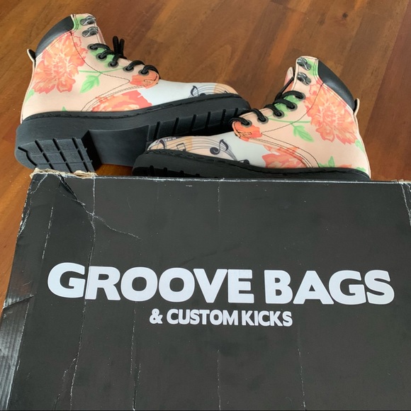 NWOT Groove Bags and Custom Kicks Short Boots - Picture 7 of 8